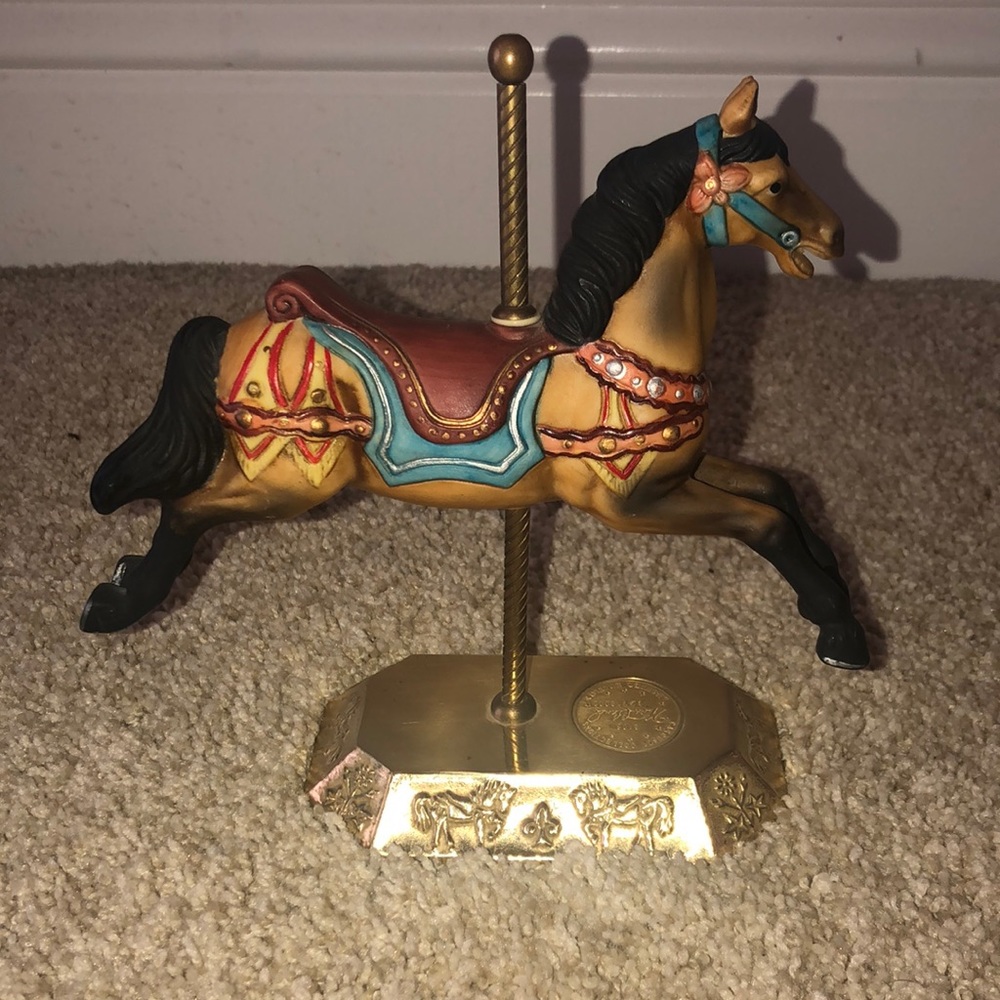 Carousel Collection 8105 Westland 127 / 18,000